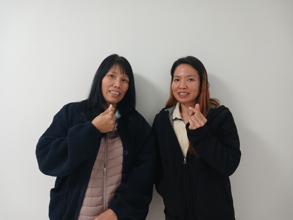 노동자 권익을 대변하고 있는 널린 발고스(오른쪽) 씨와 통역 담당 퍼난데스 제널린 씨 /김태섭 기자