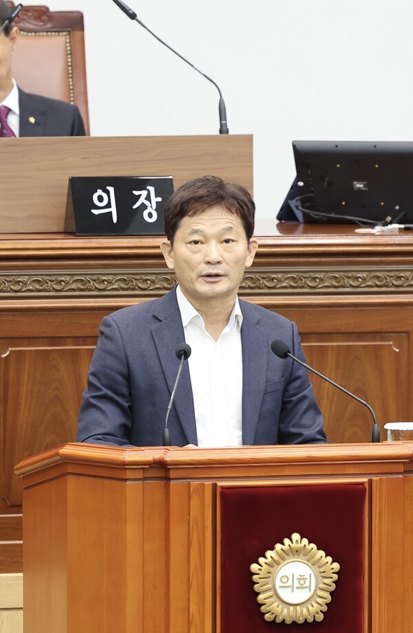 박해정 창원시의원이 25일 창원시의회 139회 본회의에서 안건 제안 설명을 하고 있다. /창원시의회