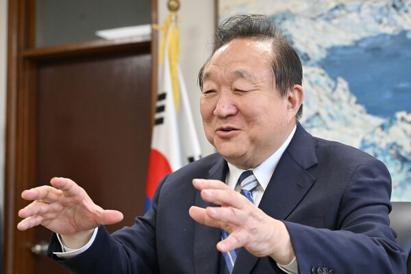 정대철 대한민국헌정회장이 인터뷰를 하고 있다. /한국지역언론인클럽