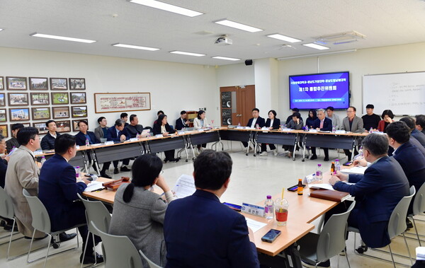 국립창원대가 지난 26일 국립창원대에서 경남도립거창대학·남해대학과 '제1차 통합추진위원회'를 열고 있다. /국립창원대