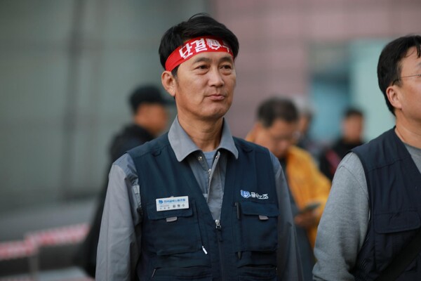 최근 단식 투쟁을 시작한 거제통영고성 조선하청지회 김형수 지회장. /박보근