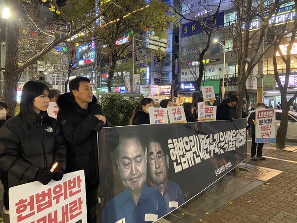 윤석열퇴진 양산운동본부는 윤석열 대통령 탄핵에 국민의힘 윤영석·김태호 국회의원 역시 국민 뜻을 받들어 동참하라고 요구했다. /이현희 기자 