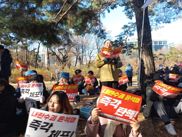 7일 오후 3시 서울 여의도 국회 앞 '윤석열 퇴진 국민대회' 현장. 참가자들 중 경상도 아재들 목소리가 특히 컸다. /이일균 기자