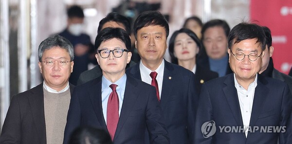 국민의힘 한동훈 대표와 최고위원들이 9일 오전 국회에서 열린 비공개 최고위원회의에 입장하고 있다.  /연합뉴스