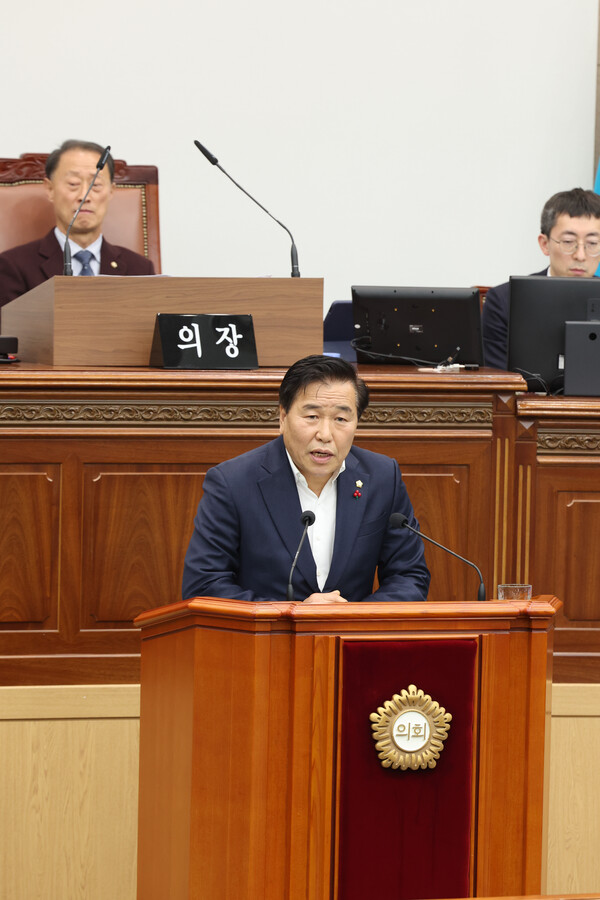 남재욱 창원시의원이 10일 본회의에서 발언을 하고 있다. /창원시의회
