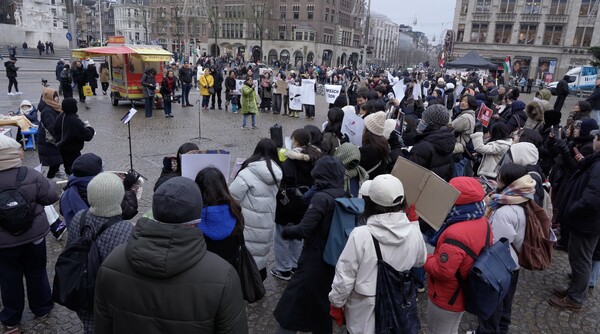 지난 14일 네덜란드 암스테르담 담광장에서 윤석열 대통령 탄핵 촉구 집회가 열리고 있다. /윤석열 탄핵을 위한 네덜란드 교민과 학생 네트워크