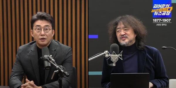 노종면(왼쪽) 국회의원이 23일 유튜브 채널 에 출연해 발언하고 있다. /유튜브 김어준의 겸손은 힘들다 뉴스공장〉