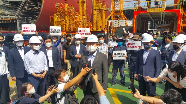 이상민 행정안전부 장관이 2022년 7월 19일 오후 거제 대우조선해양에 도착했다. 조선소를 시찰하고 노동자 파업 현장을 살필 예정이다. /경남도민일보 DB