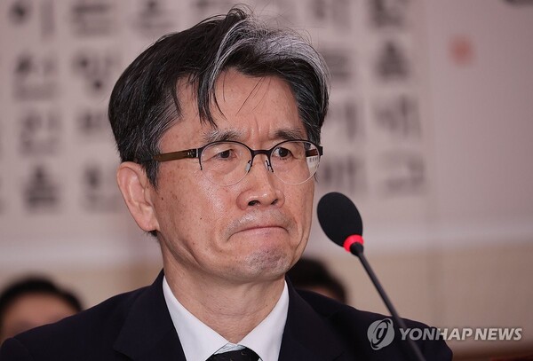 오동운 고위공직자범죄수사처장이 7일 오후 국회 법제사법위원회 전체회의에 굳은 얼굴로 앉아 있다. /연합뉴스