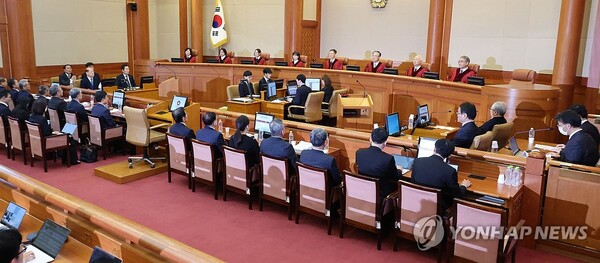16일 오후 서울 종로구 헌법재판소에서 윤석열 대통령 탄핵 심판의 두번째 변론기일이 열리고 있다. /연합뉴스
