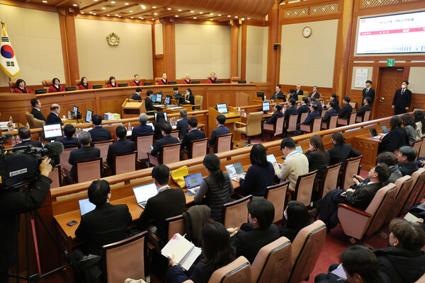 문형배 헌법재판소장 직무대행을 비롯한 헌법재판관들이 23일 서울 종로구 헌법재판소에서 열린 윤석열 대통령 탄핵심판 4차 변론에 자리하고 있다. /연합뉴스