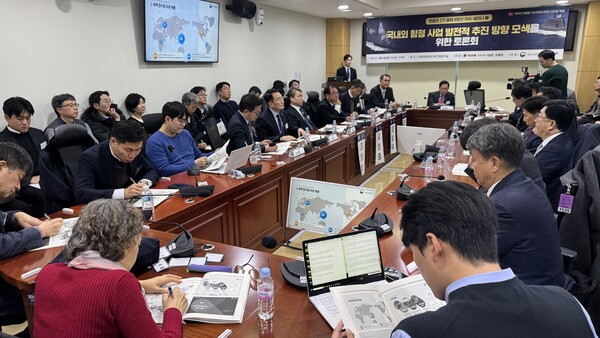 국내외 함정 사업 발전적 추진 방향 모색을 위한 토론회가 4일 국회 의원회관에서 열리고 있다. /한화오션