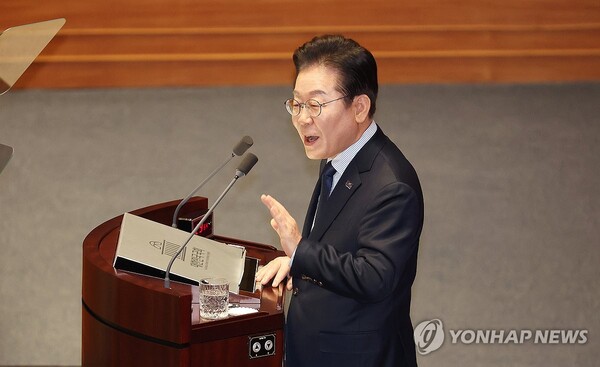 더불어민주당 이재명 대표가 10일 서울 여의도 국회에서 열린 본회의에서 교섭단체 대표연설을 하고 있다. /연합뉴스