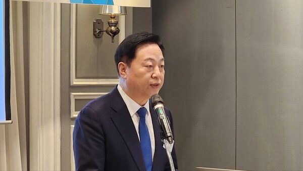 김두관 전 국회의원이 14일 서울 여의도 켄싱턴호텔에서 열린 넥스트코리아포럼 출범식에서 인사말을 하고 있다. /넥스트코리아포럼