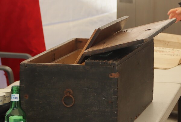 죽도마을 마을 문서함 지동궤. /백솔빈 기자