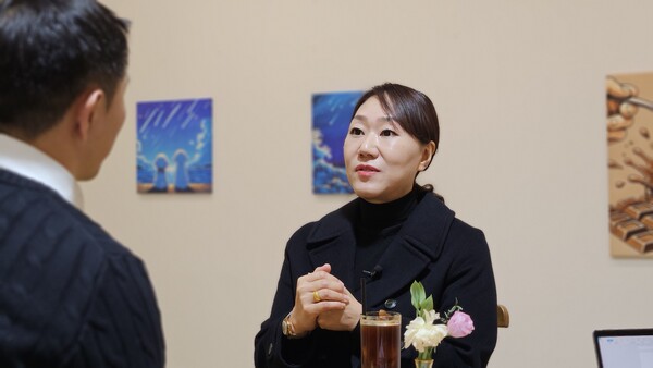 강 씨가 경남도민일보와 인터뷰하고 있다. /이창우 기자