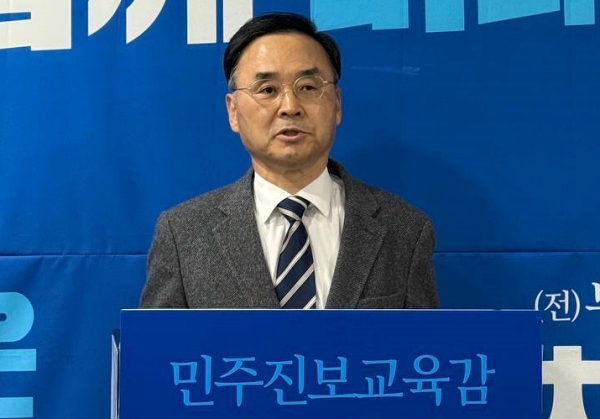 차정인 전 부산대 총장이 11일 4.2 재보궐 선거 부산시교육감 재선거 불출마 선언을 하고 있다. /차정인 누리소통망