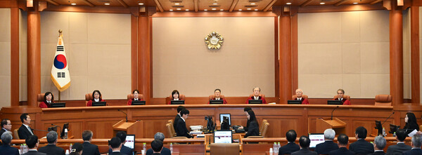 지난달 25일 서울 종로구 헌법재판소에서 열린 윤석열 대통령의 탄핵 심판 11차 변론에 헌법재판관들이 입장해 있다.  /연합뉴스
