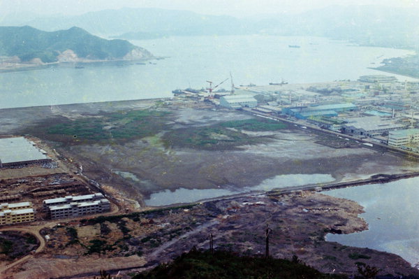 1977년 마산수출자유지역 2공구 조성 공사 모습. /창원시