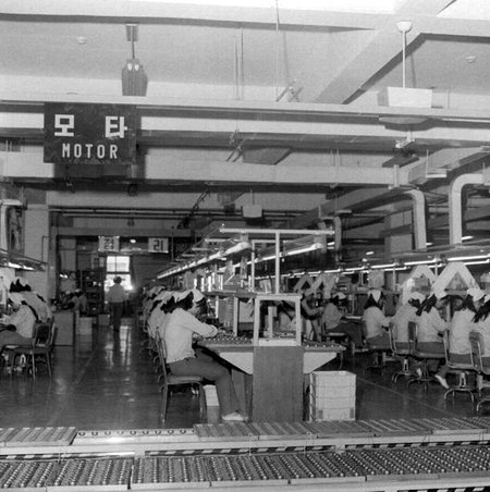 1976년 마산수출자유지역공단 한국실리콘 공장. /국가기록원