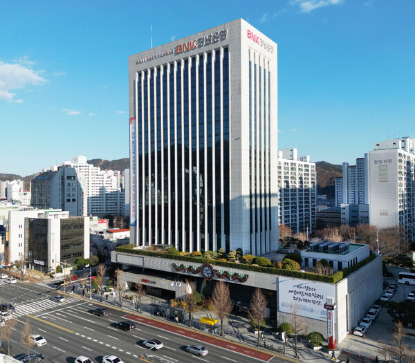 창원시 마산회원구 석전동 BNK경남은행 본점. /경남은행