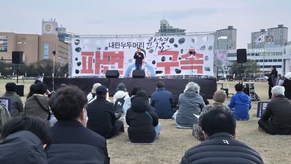 창원시민대회는 29일(토)에도 오후 5시 진행되며, 이후 4월 5일(금) 재개된다. /남석형 기자