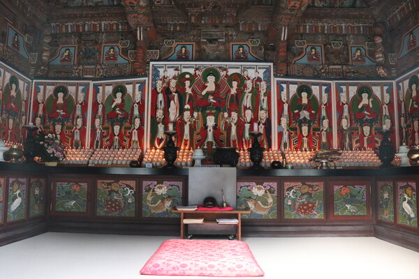 양산시 통도사 안양암 북극전 내부. /양산시