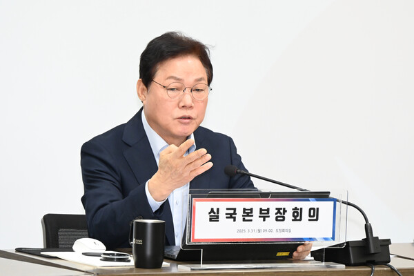 박완수 경남도지사가 31일 도청 실국본부장 회의에서 발언하고 있다. /경남도