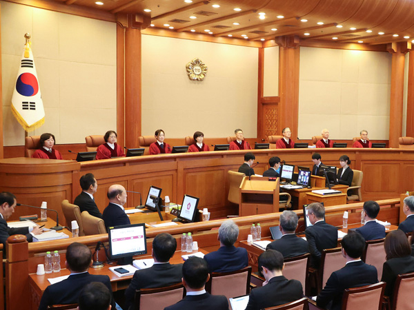 이창수 중앙지검장 등 검사 3인 및 최재해 감사원장에 대한 탄핵심판 선고가 열린 지난달 13일 서울 종로구 헌법재판소 심판정에서 재판관들이 자리에 착석해 있다. 왼쪽부터 정계선, 김복형, 정정미, 이미선, 문형배, 김형두, 정형식, 조한창 헌재 재판관.  /연합뉴스