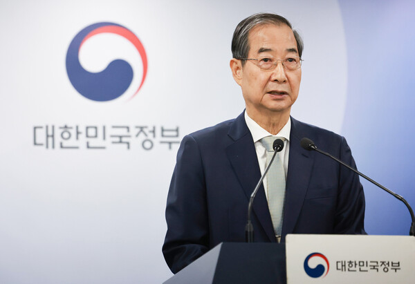 한덕수 대통령 권한대행 국무총리가 4일 정부서울청사에서 헌법재판소의 윤석열 대통령 파면 선고 뒤 대국민 담화를 하고 있다. /연합뉴스