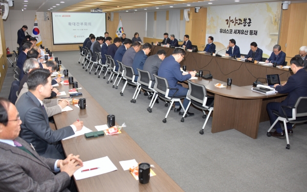 박완수 경남도지사는 지난 4일 도청 확대간부회의에서 이주노동자 지역 정착 대책이 시급하다고 강조했다. /경남도