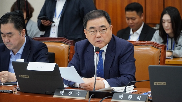 허성무 더불어민주당 창원 성산 국회의원이 상임위에서 질의를 하고 있다. /허성무 의원실