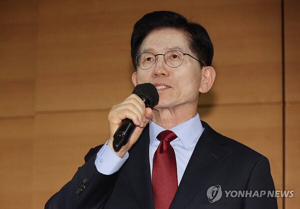 김문수 국민의힘 대선 후보는 정치적 중립 훼손을 주된 이유로 들며 교육감 직선제 폐지 공약을 내놓았다. /연합뉴스