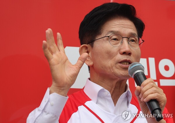 국민의힘 김문수 대선 후보가 16일 경기 화성시 동탄역 앞에서 GTX 관련 공약 발표를 하고 있다. /연합뉴스