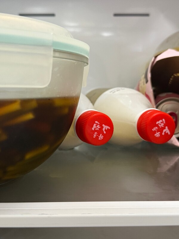 잔너리댁 할머니가 사다놓은 막걸리. ／김윤지