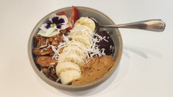 A Healthy Purple Bowl 'Acai Bowl' Popular Dessert Among Young Generation