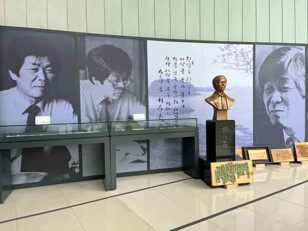 박재삼문학관 1층 로비. /권영란 작가