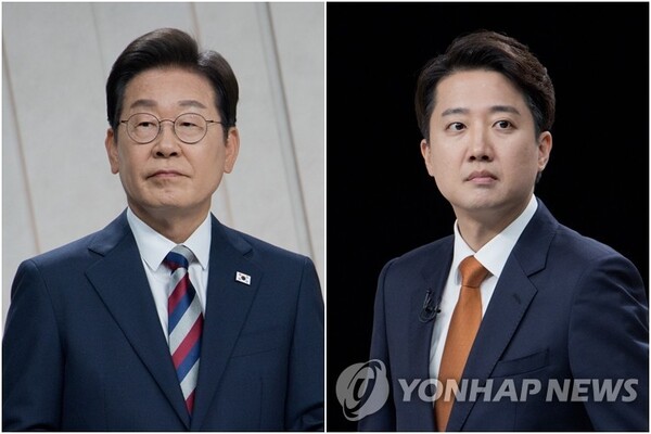 이재명(왼쪽) 더불어민주당·이준석 개혁신당 대선 후보가 27일 서울 마포구 상암동 MBC 스튜디오에서 진행된 정치 분야 TV토론회를 준비하고 있다. /연합뉴스