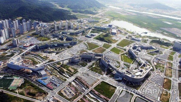 하늘에서 내려다본 정부세종청사. /연합뉴스