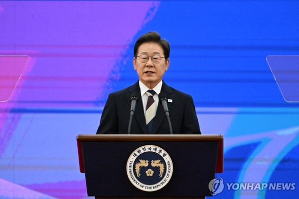 이재명 대통령이 4일 서울 여의도 국회에서 열린 제21대 대통령 취임선서식에서 '국민께 드리는 말씀' 연설을 하고 있다. /연합뉴스 