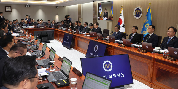 이재명 대통령이 10일 서울 용산 대통령실에서 국무회의를 하고 있다. /연합뉴스