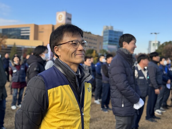 배기수 민주노동당 경남도당 위원장이 지난해 12월 창원시 성산구 창원광장에서 윤석열 퇴진 집회에 참여하고 있다. /민주노동당 경남도당 
