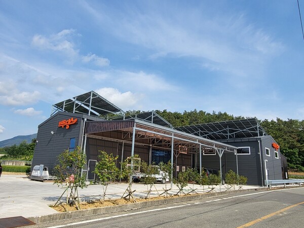 장 대표는 "반면 푸딩스의 적색양파즙은 중탕 방식이 아닌 양파 원물을 그대로 착즙하는 방식을 택했다"고 몇번을 강조했다.사진은 창녕군 대지면 모산2길 (주)푸딩스 전경 /(주)푸딩스