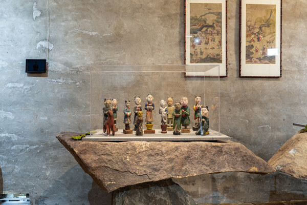 지난달 남해 돌창고에서 열린 목인박물관 목석원과 함께 하는 지역 교류 전시 . /남해 돌창고 