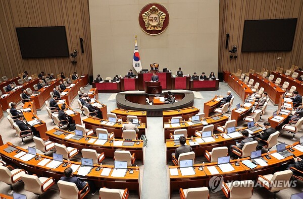 1일 국회에서 예산결산특별위원회의 추가경정예산(추경)안 심사를 위한 종합정책질의가 열리고 있다. /연합뉴스