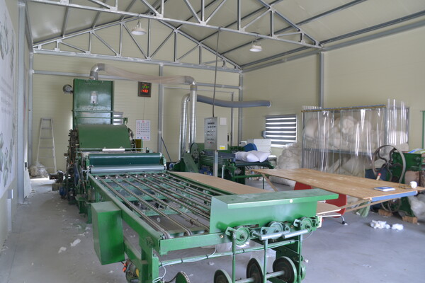 화재로 새로 지은 솜공장 내부. 일본에서 새로 들인 솜틀기계 모습. /김태섭 기자