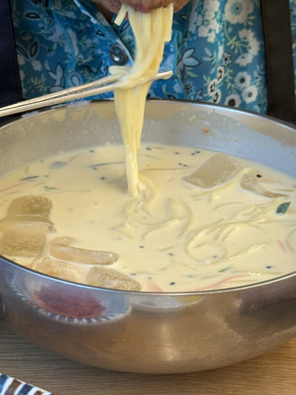 할머니가 만든 얼음 덩어리를 넣어 내가 만든 콩국수. 여름엔 이게 최고다. /김윤지