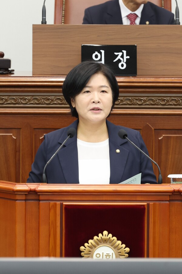 이정희 창원시의원이 17일 창원시의회 제145회 임시회 제1차 본회의 5분 발언에서 빅트리 문제를 지적하고 있다./창원시의회