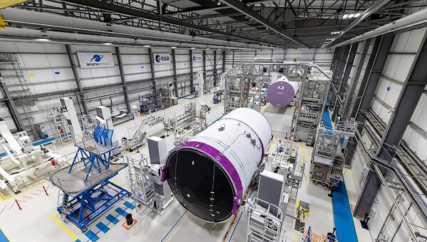레 뮈로에 있는 아리안 6 조립공장 내부 /아리안스페이스 홈페이지