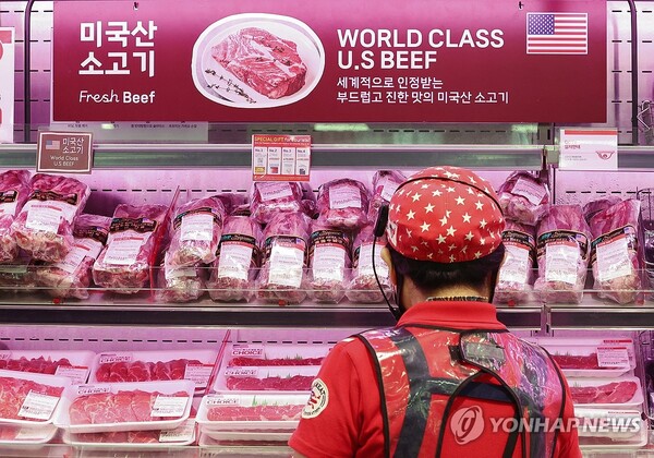 한미 관세협상이 타결된 31일, 서울의 한 대형마트에 미국산 소고기가 진열돼 있다. 이번 협상에서 소고기 시장은 추가로 개방하지 않기로 해 30개월 미만 소고기 수입은 그대로 유지된다. /연합뉴스